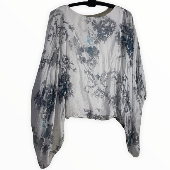 Le marais Tops - Le Marais flowy blouse